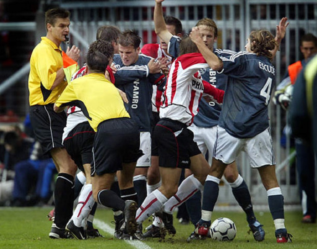 赛地聚焦——荷甲加时末段热度飙升，费耶诺德绝杀压哨，悬念犹存，医务组通报恢复(费耶诺德是哪个国家俱乐部)