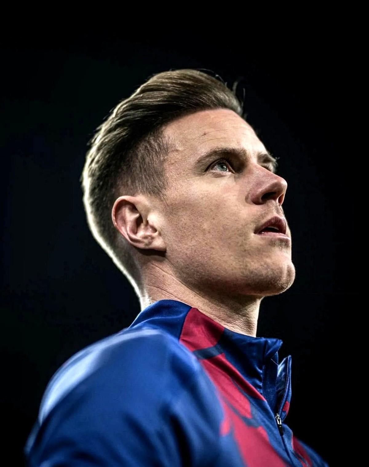 包含欧超杯今晚走向成谜；法兰克福状态回暖；引发热议；年轻球员得到机会的词条