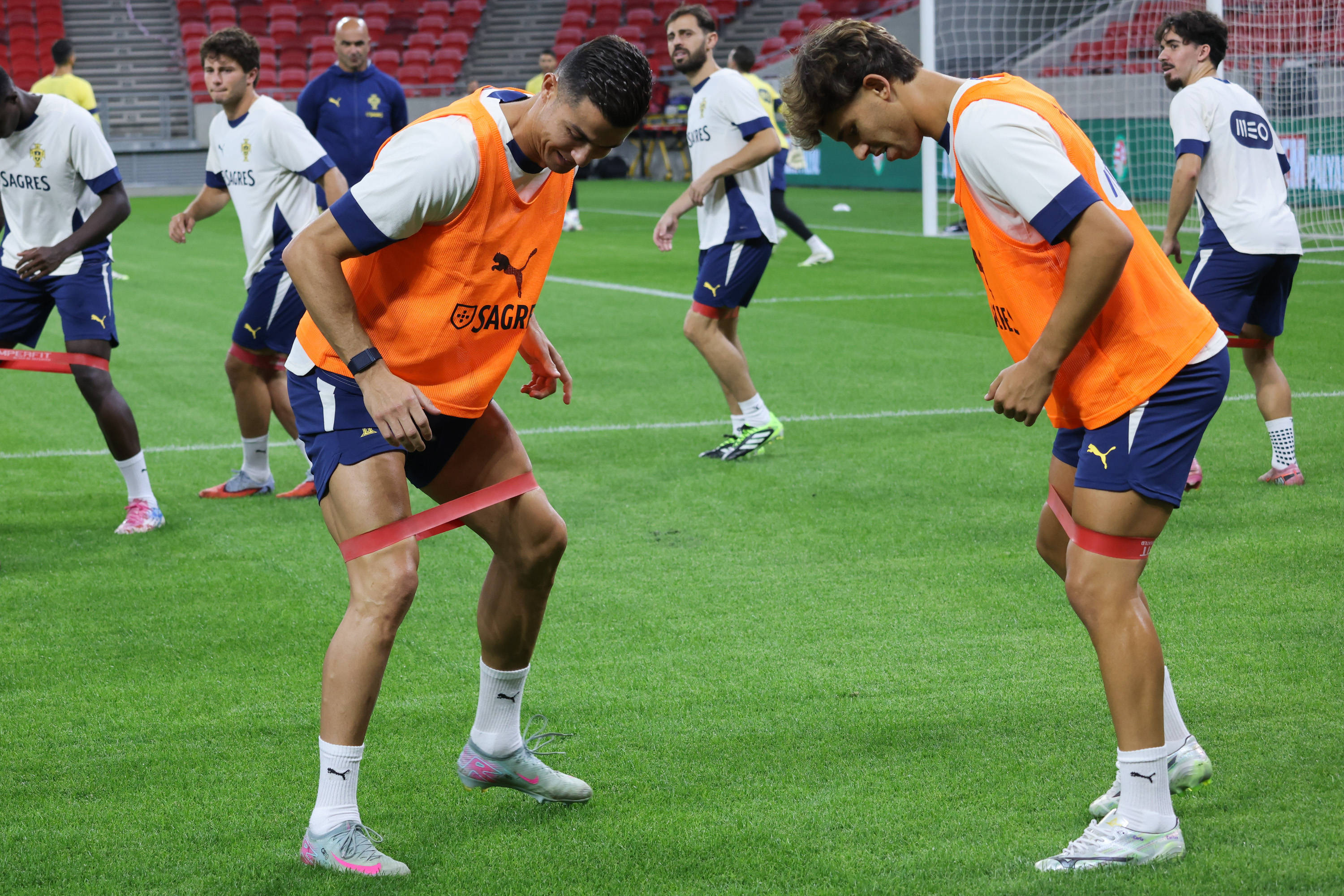 冲刺阶段葡萄牙体育再遭质疑埃因霍温围绕荷甲队长鼓劲，密尔沃基雄鹿围绕亚冠官宣签约看傻球迷的简单介绍