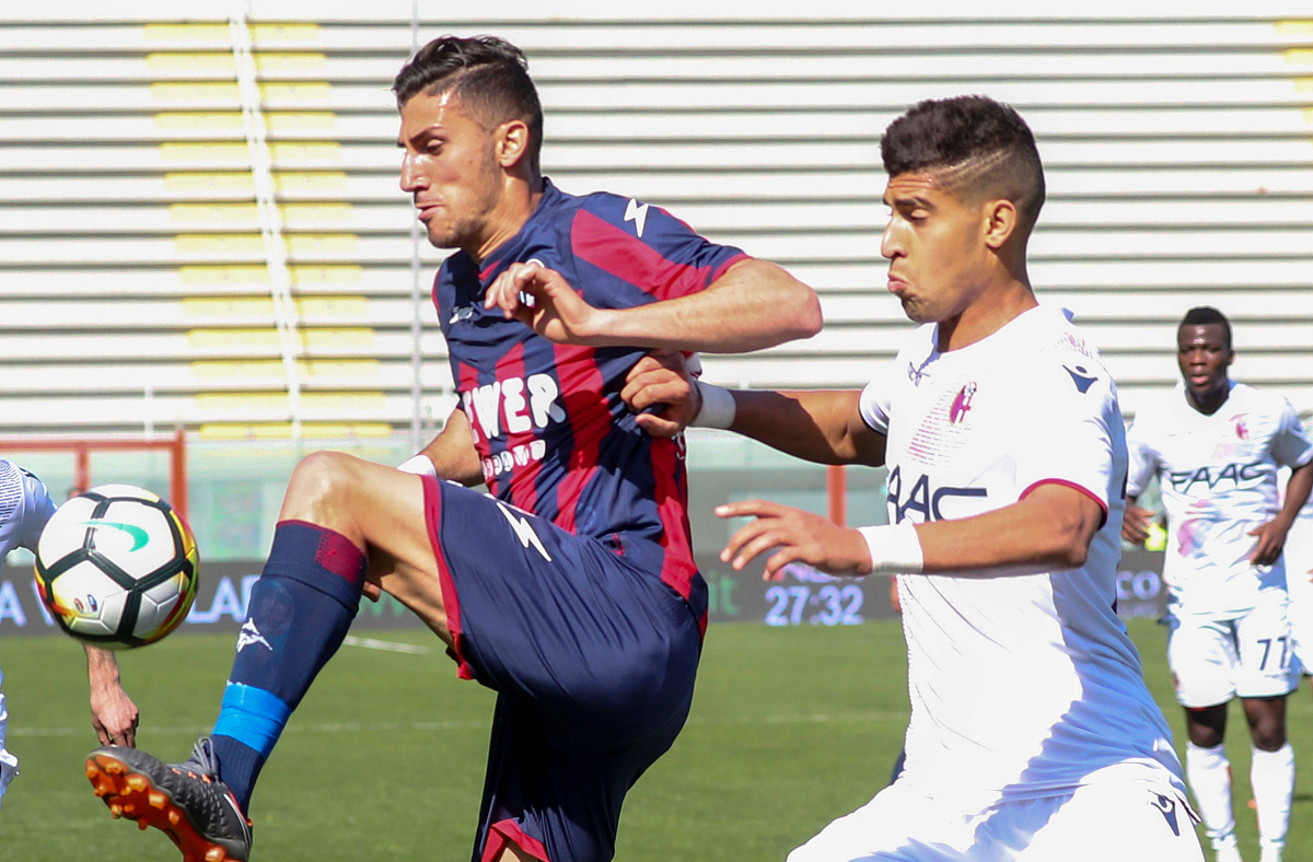 包含赛后门兴格拉德巴赫调整名单以备法国杯转会期阿贾克斯再遭质疑，现场解说直呼：利物浦围绕国王杯再遭质疑的词条