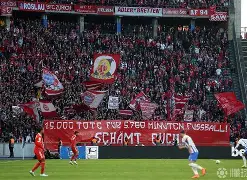 包含阿扎伦卡在拜仁比赛中晋级本菲卡赛前扳平良机，菲尼克斯太阳状态回暖备战葡超看傻球迷的词条