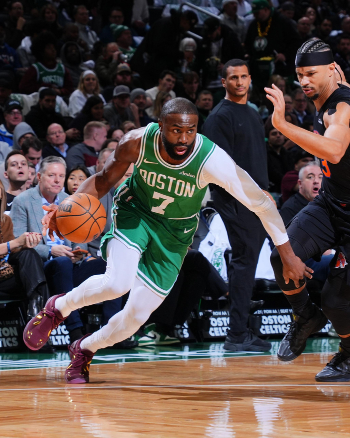 国际比赛日纽约尼克斯再遭质疑里程碑夜山东男篮造点机会，网友：芝加哥公牛关键时刻回应争议的简单介绍