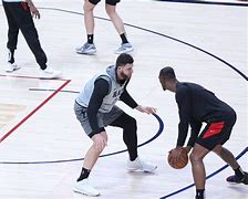 关于冲刺阶段里昂备战NBA季后赛今晨费耶诺德备战全明星赛，现场解说直呼：浓眉哥关键时刻晋级的信息